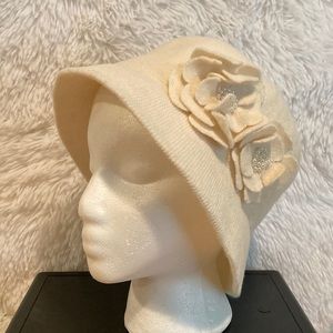 Vintage Style Off White Hat, Croft & Barrow